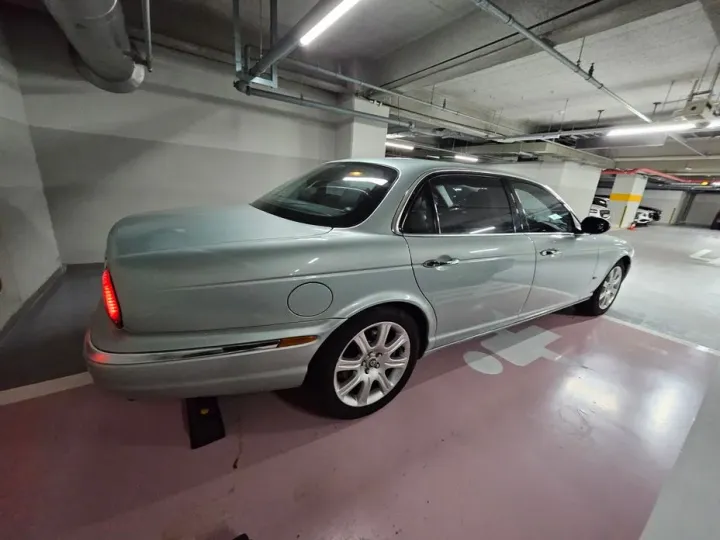 Jaguar XJ-8