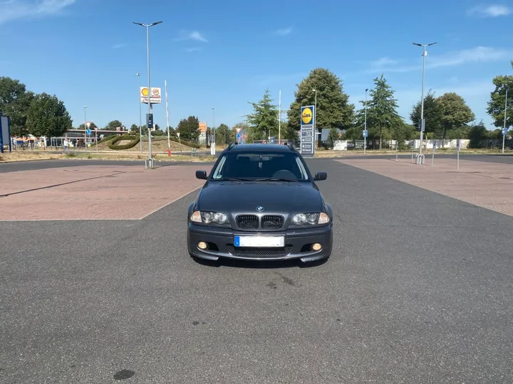 BMW 330