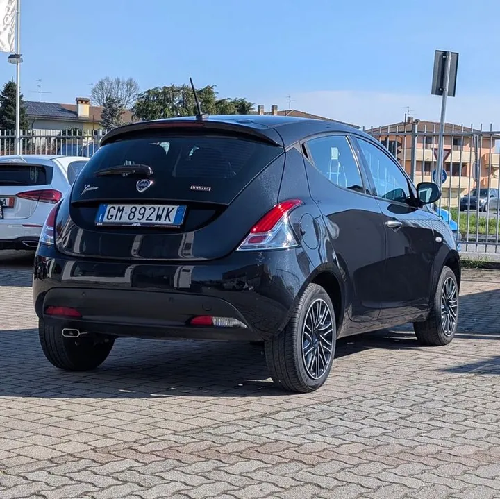 Lancia Ypsilon