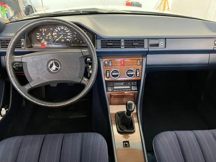 Mercedes-Benz 200