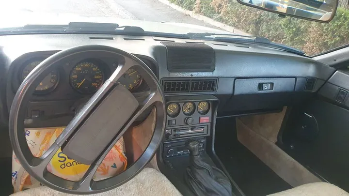 Porsche 944