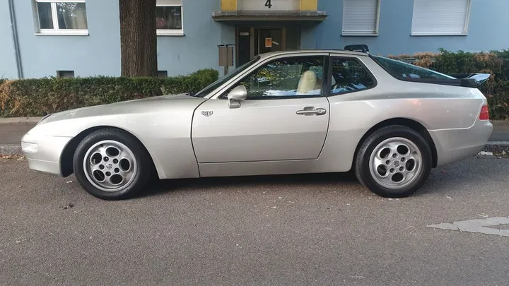 Porsche 944