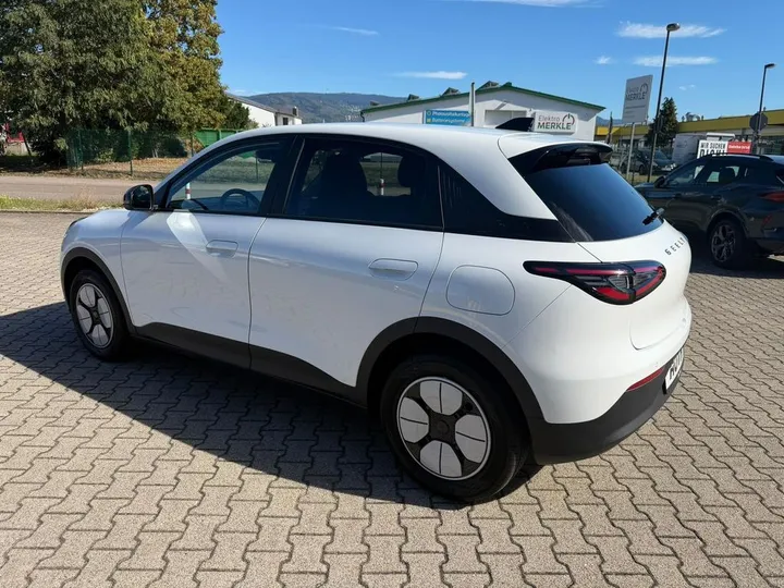 Geely E2