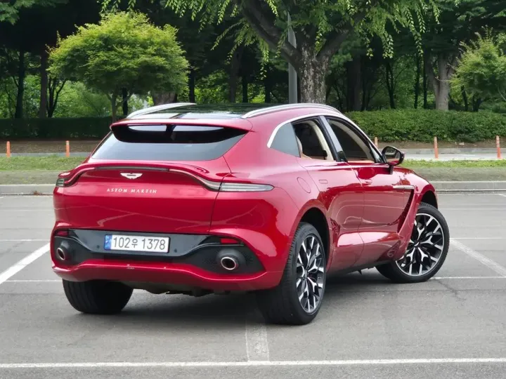 Astonmartin DBX