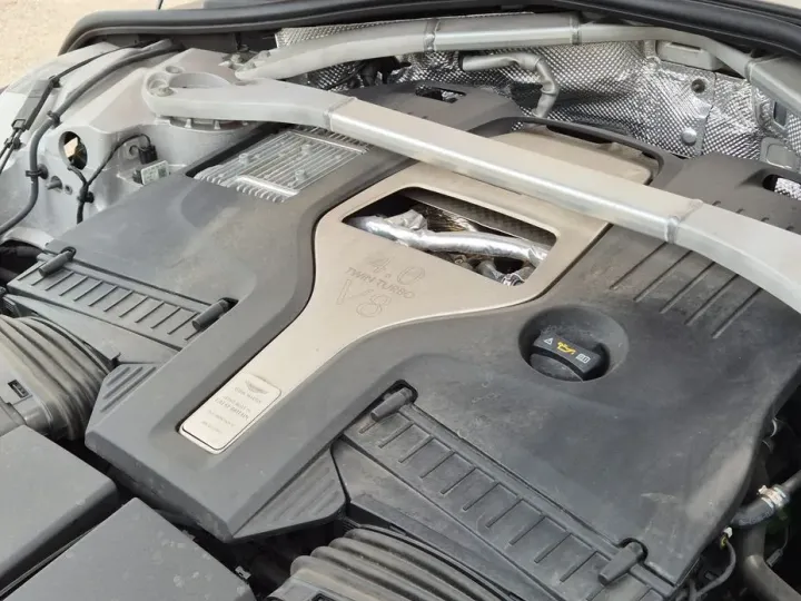 Astonmartin DBX