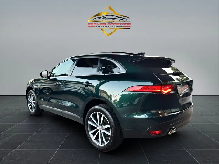 Jaguar F-Pace