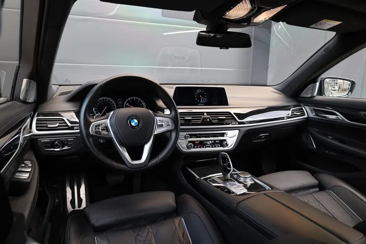 BMW 750