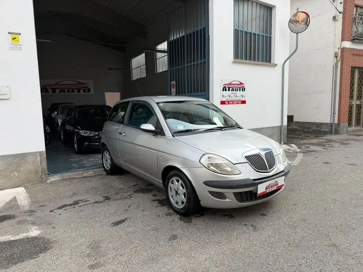 Lancia Ypsilon