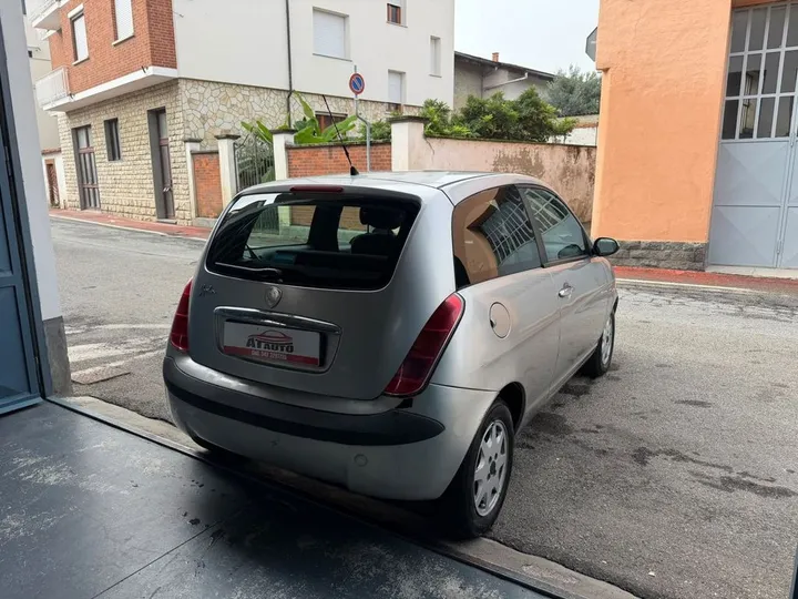 Lancia Ypsilon