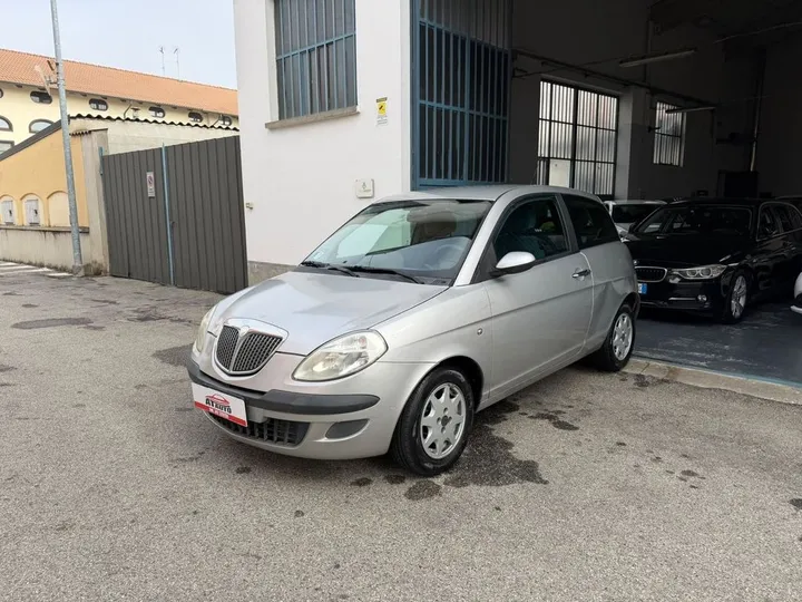 Lancia Ypsilon