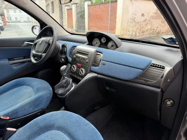 Lancia Ypsilon