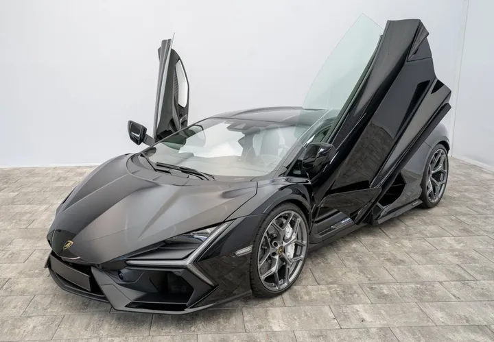 Lamborghini Revuelto
