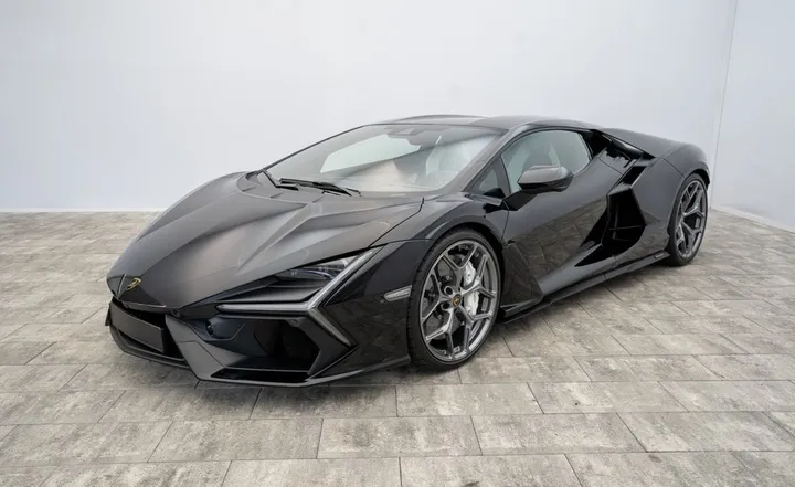 Lamborghini Revuelto