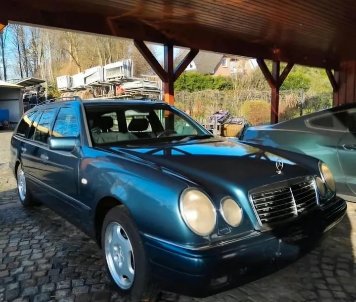 Mercedes-Benz E 290