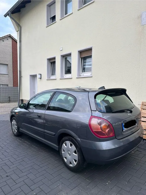 Nissan Almera