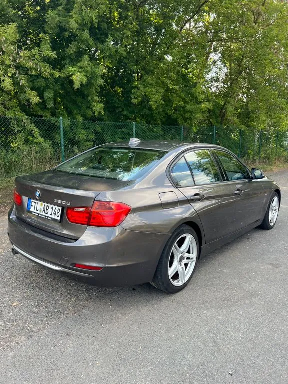 BMW 320