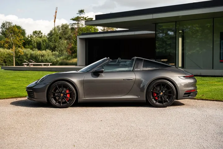 Porsche 992