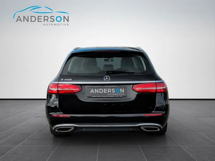 Mercedes-Benz E 200