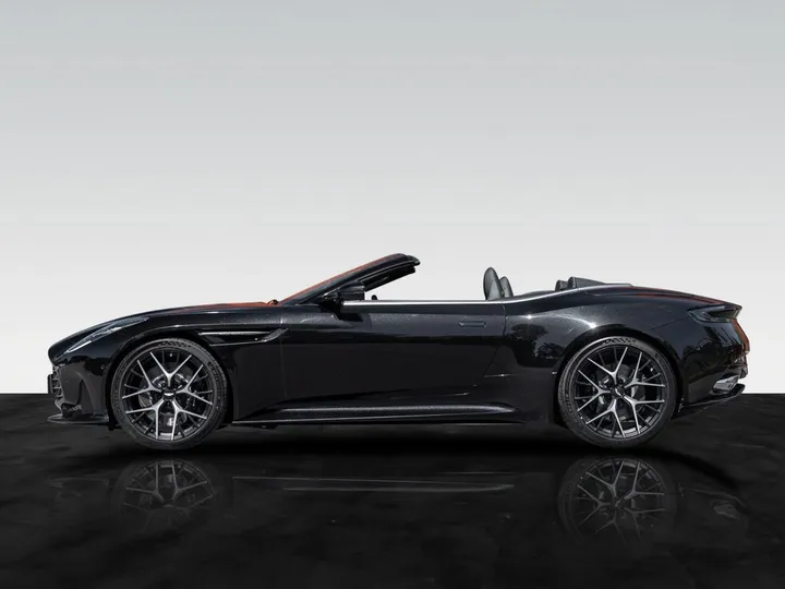 Aston Martin DB12