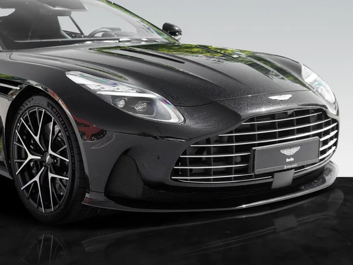 Aston Martin DB12