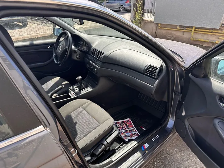 BMW 330
