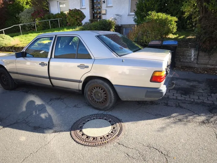 Mercedes-Benz E 230