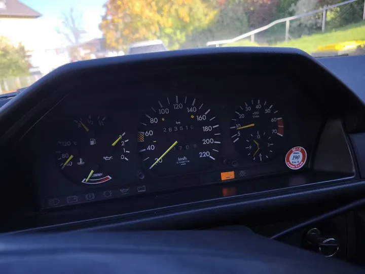 Mercedes-Benz E 230