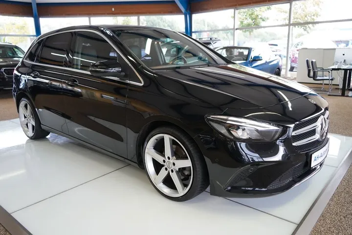 Mercedes-Benz B 180