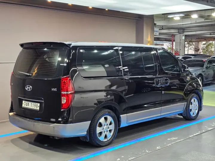 Hyundai Starex