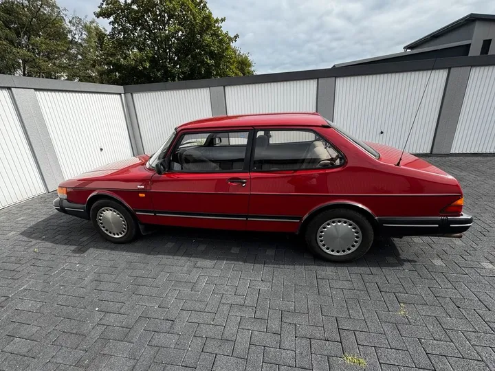 Saab 900