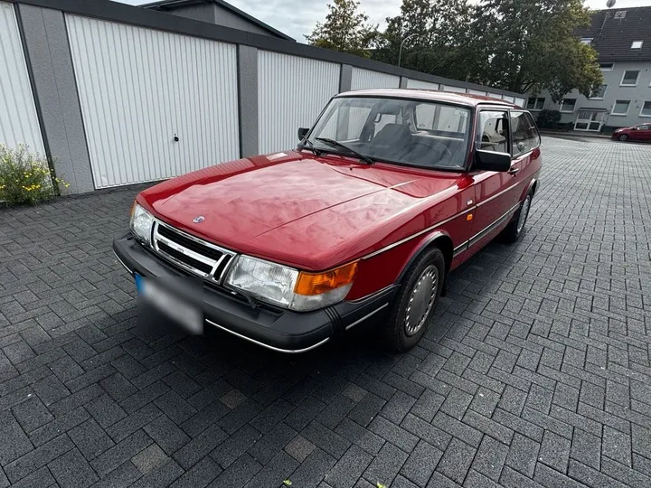 Saab 900
