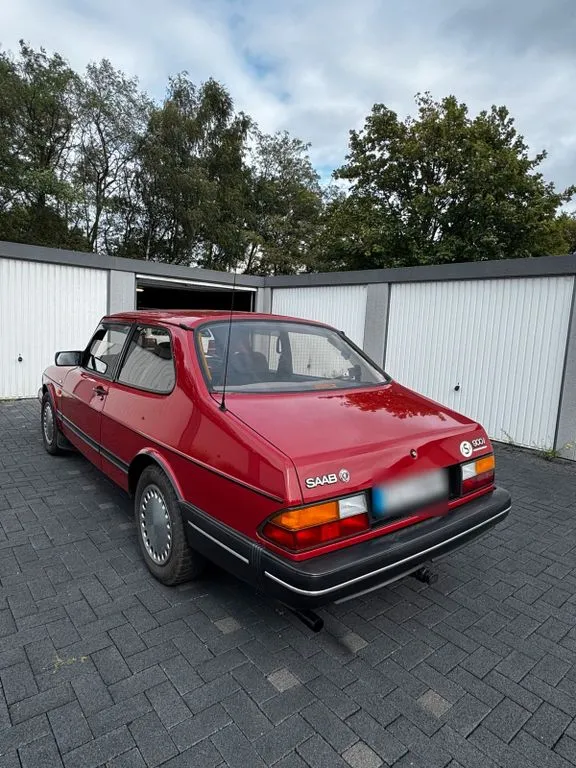 Saab 900