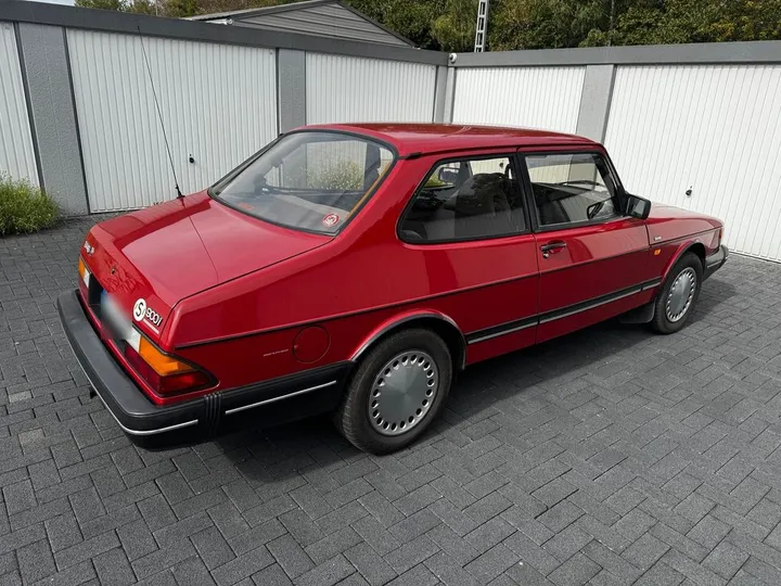 Saab 900
