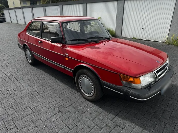 Saab 900