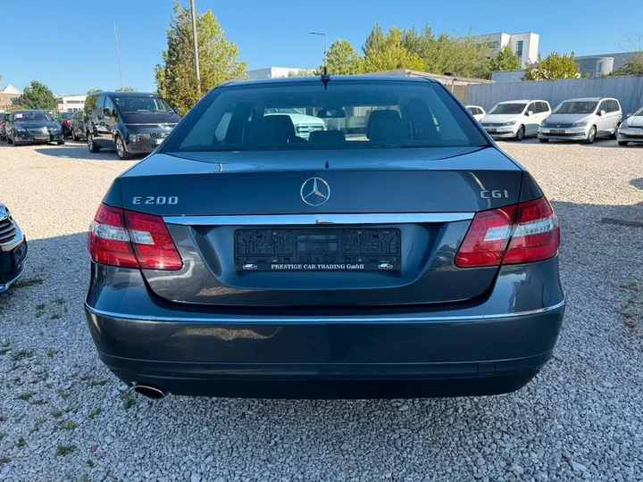 Mercedes-Benz E 200