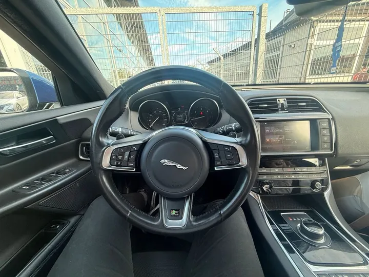 Jaguar XE
