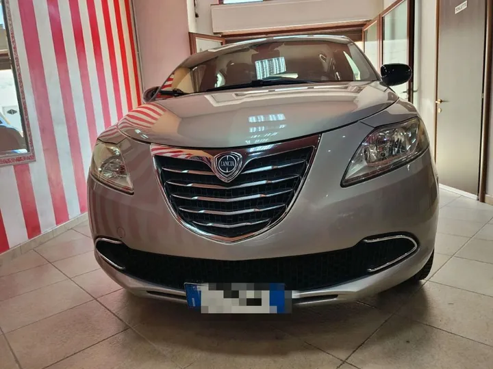 Lancia Ypsilon