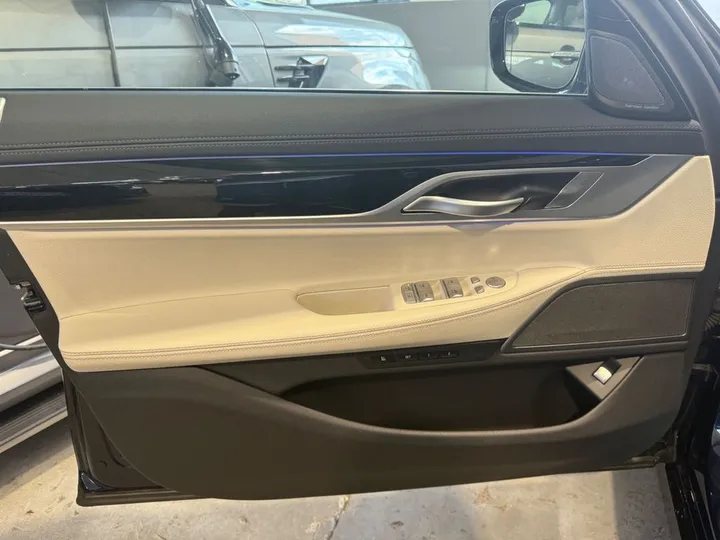BMW 745