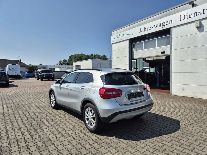 Mercedes-Benz GLA 180