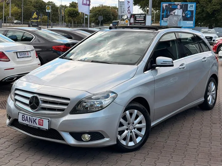 Mercedes-Benz B 180