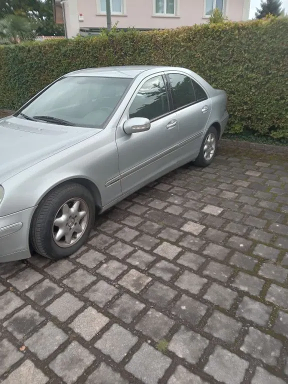 Mercedes-Benz C 220