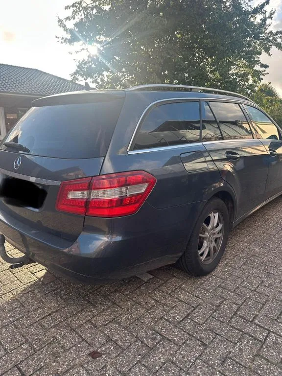 Mercedes-Benz E 220