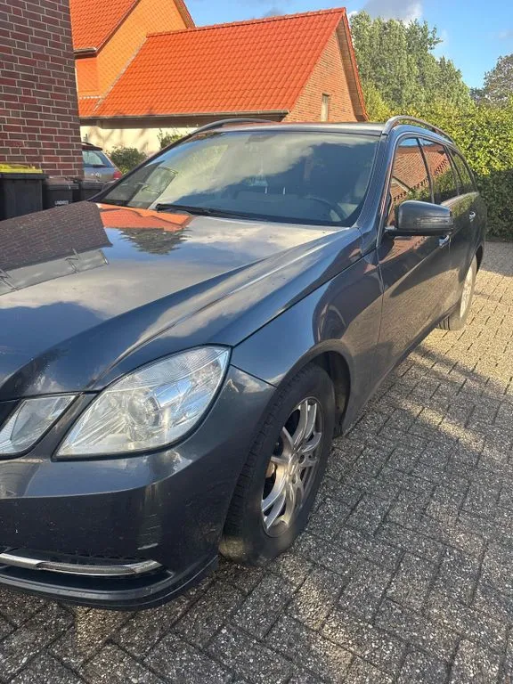 Mercedes-Benz E 220