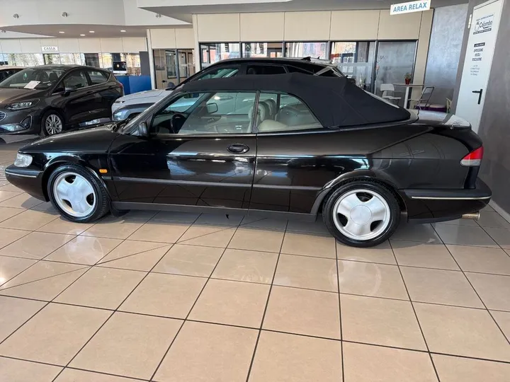 Saab 900