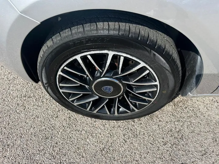 Lancia Ypsilon