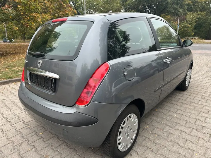 Lancia Ypsilon