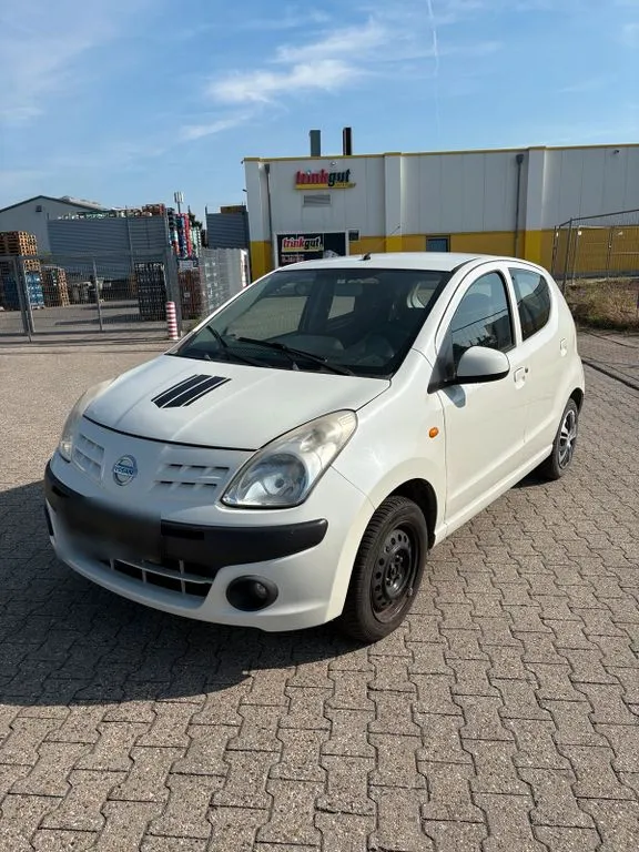 Nissan Pixo