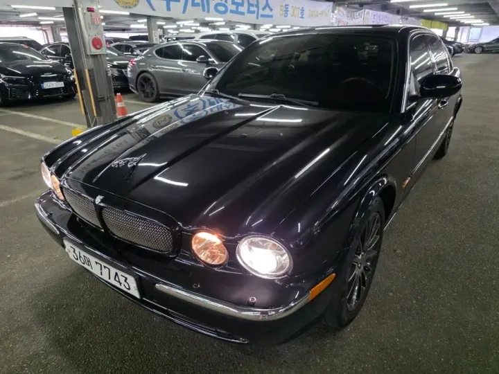 Jaguar XJ-8