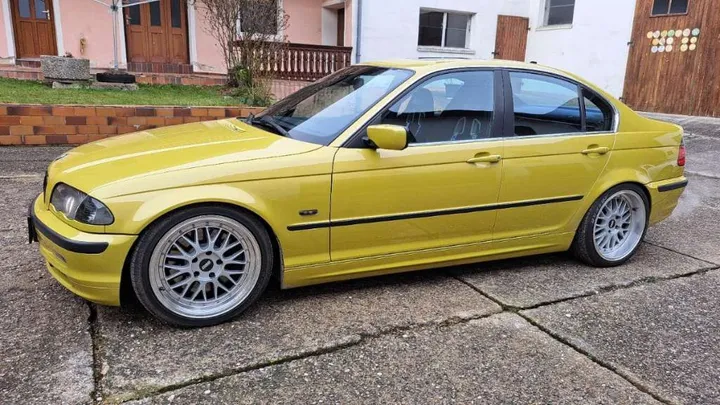 BMW 330
