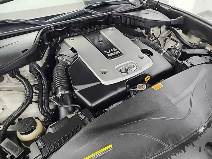 Infiniti M